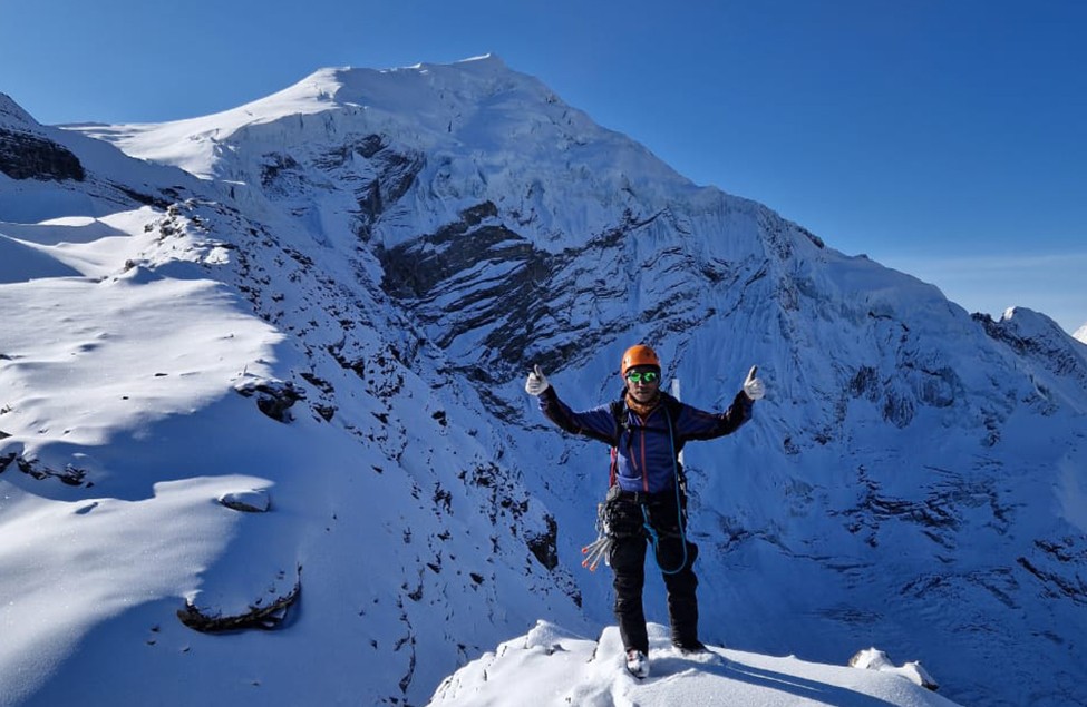 Team at Chulu West Peak Climbing