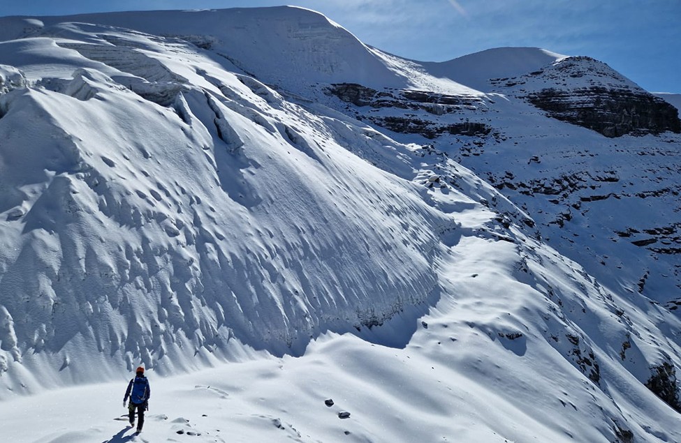 way to chulu west peak