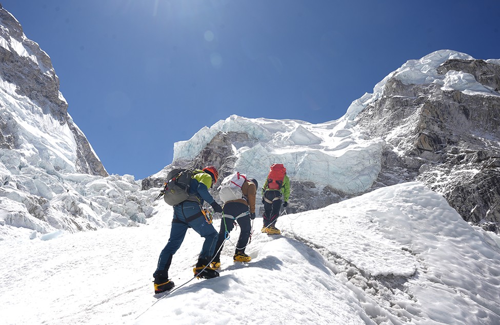 Way to Everest Camp 1